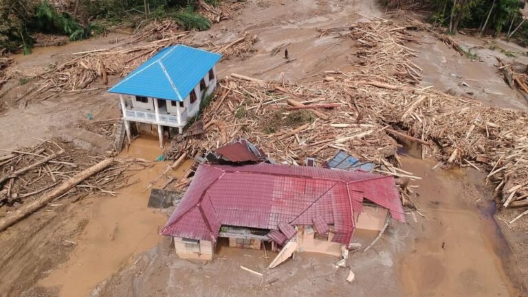 banjir-bandang-di-tapanuli-selatan-1764407712898_169.jpeg