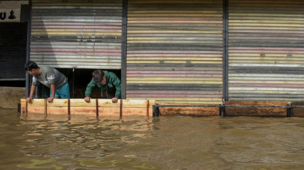 banjir-di-kabupaten-bandung-8_169.jpeg