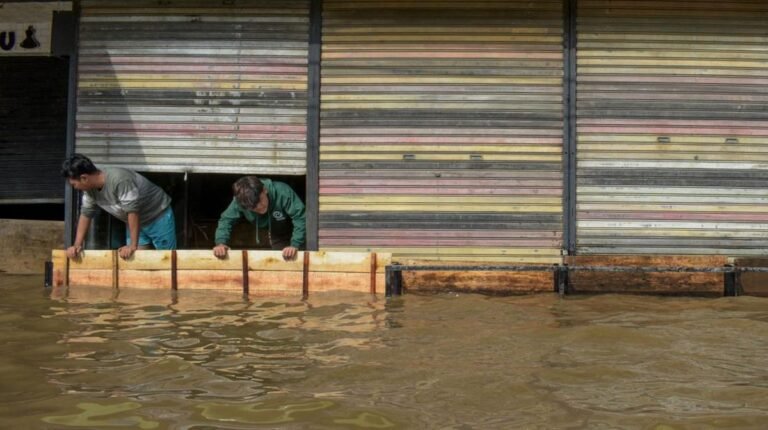 banjir-di-kabupaten-bandung-8_169.jpeg
