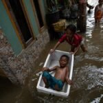 banjir-rob-menerjang-pesisir-jakarta-1764831080423_169.jpeg