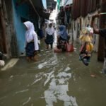 banjir-rob-menerjang-pesisir-jakarta-1764831194957_169.jpeg