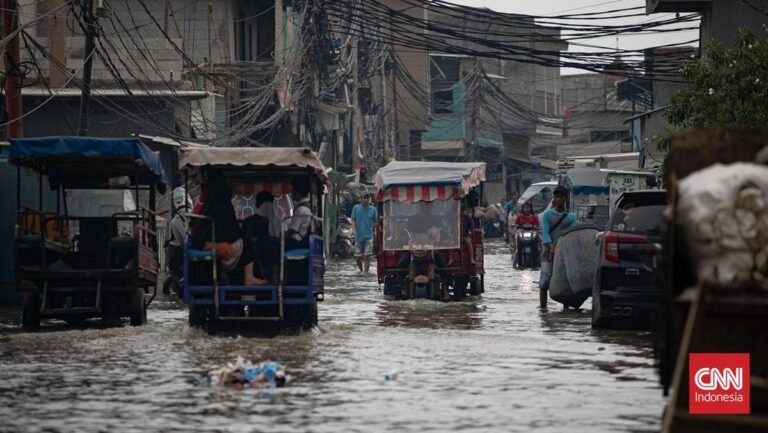 banjir-rob-menerjang-pesisir-jakarta-1764831195069_169.jpeg