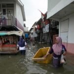 banjir-rob-menerjang-pesisir-jakarta-1764831195176_169.jpeg