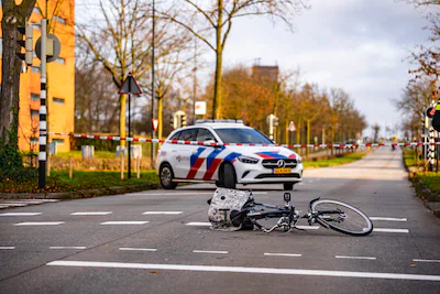 de-fiets-ligt-op-de-wijchenseweg-na-het-ongeval.webp
