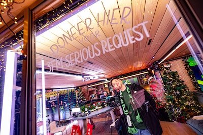 den-bosch-3fm-dj-s-barend-van-deelen-sophie-hijlkema-en-mart-meijer-voorafgaand-aan-de-start-van-3fm.jpeg