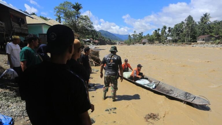 distribusi-logistik-korban-banjir-di-nagan-raya-1764564353463_169.jpeg