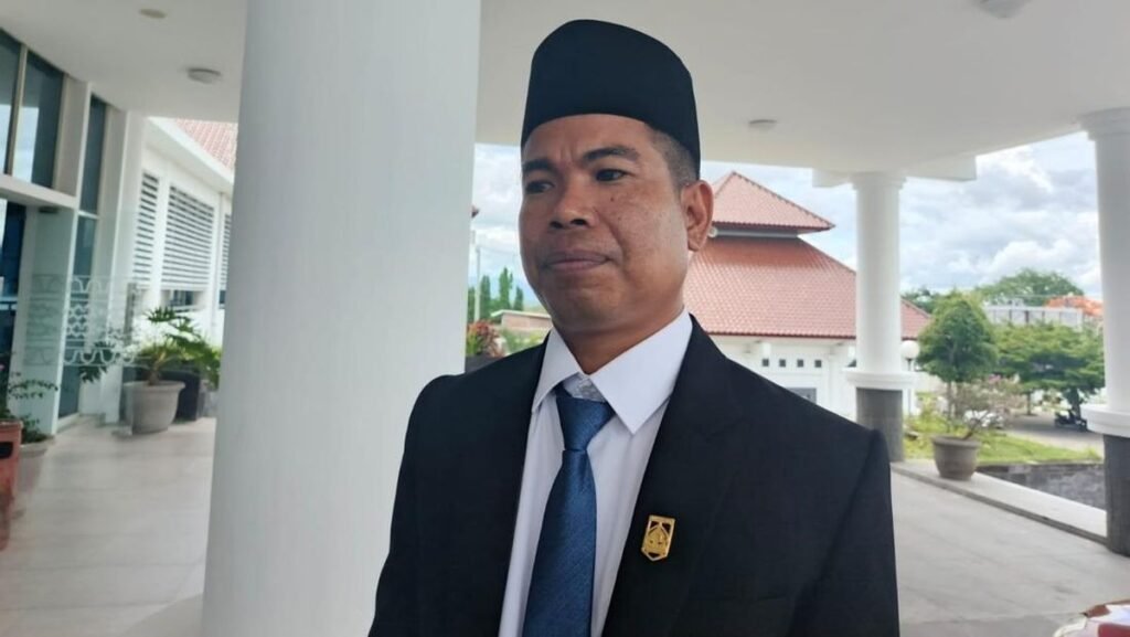 dono-kasino-indro-anggota-dprd-lombok-tengah-1764647764425_169.jpeg