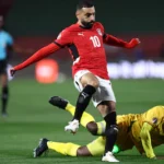 egypt-s-forward-10-mohamed-salah-and-zimbabwe-s-defender-02-gerald-takwara-compete-for-the-ball-duri.webp