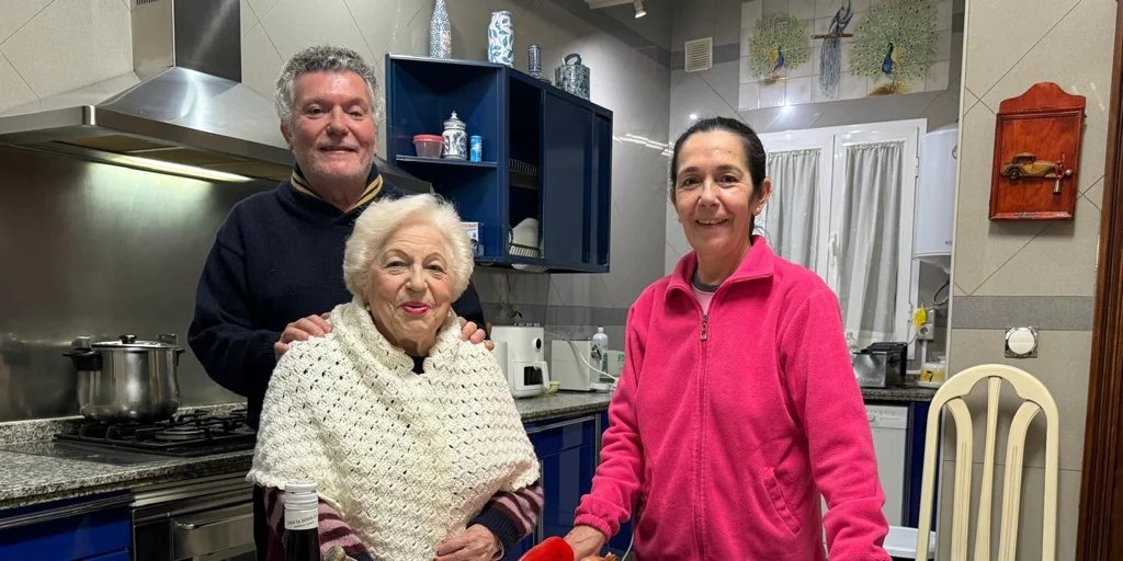 familia-munosjimenez-sopacaldereta-U06611286317JVC-1024x512@diario_abc.jpg