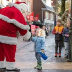 gezellige-winkeldrukte-in-baarnse-laanstraat-het-was-op-de-kerstkoopzondag-niet-heel-druk-wel-gezell.webp