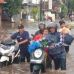 jalan-kraton-pasuruan-jawa-timur-lumpuh-akibat-terendam-banjir_169.jpeg