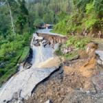 jalan-rusak-imbas-banjir-dan-longsor-di-kabupaten-aceh-tengah-1764741554252_169.png