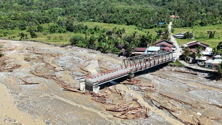 jembatan-beutong-ateuh-nagan-raya-putus-1764564519180_169.jpeg