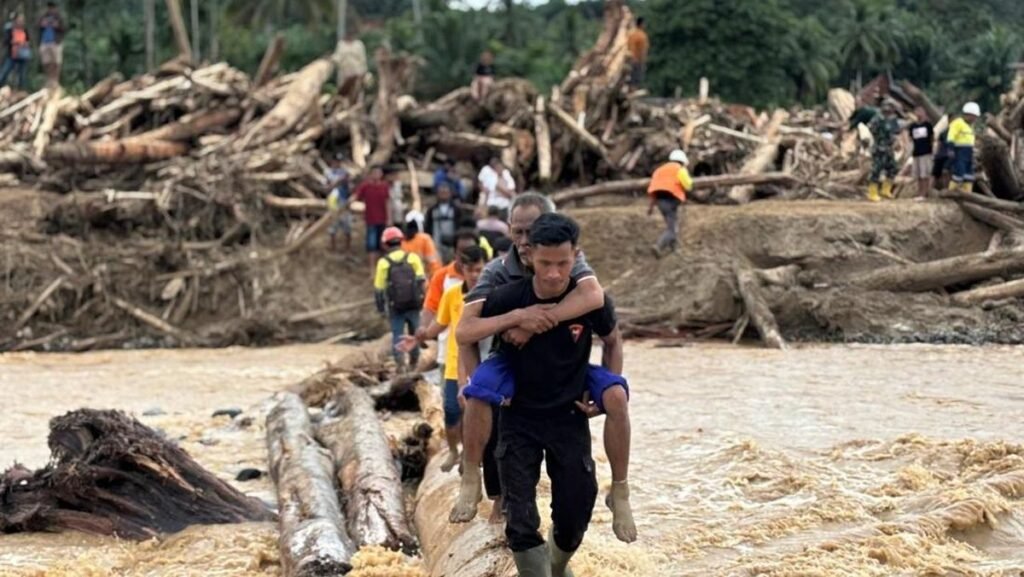 korban-banjir-dan-longsor-di-sumut-147-orang-tewas-dan-174-hilang-1764396864195_169.jpeg