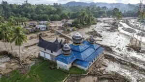 korban-meninggal-akibat-bencana-alam-di-agam-capai-85-orang-1764474502097_169.jpeg