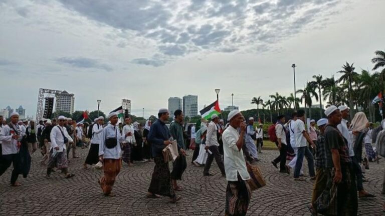 lalu-lintas-kembali-normal-setelah-massa-reuni-pa-212-tinggalkan-monas_169.jpeg