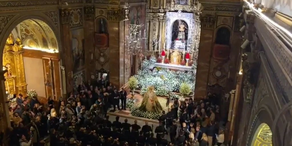macarena-virgen-banda-U71238576640RWx-1024x512@diario_abc.jpg