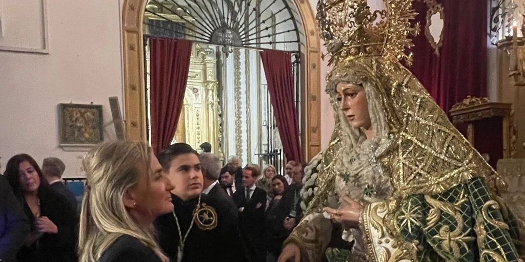 macarena-visita-besamanos-U88144481043SLa-1024x512@diario_abc.jpg