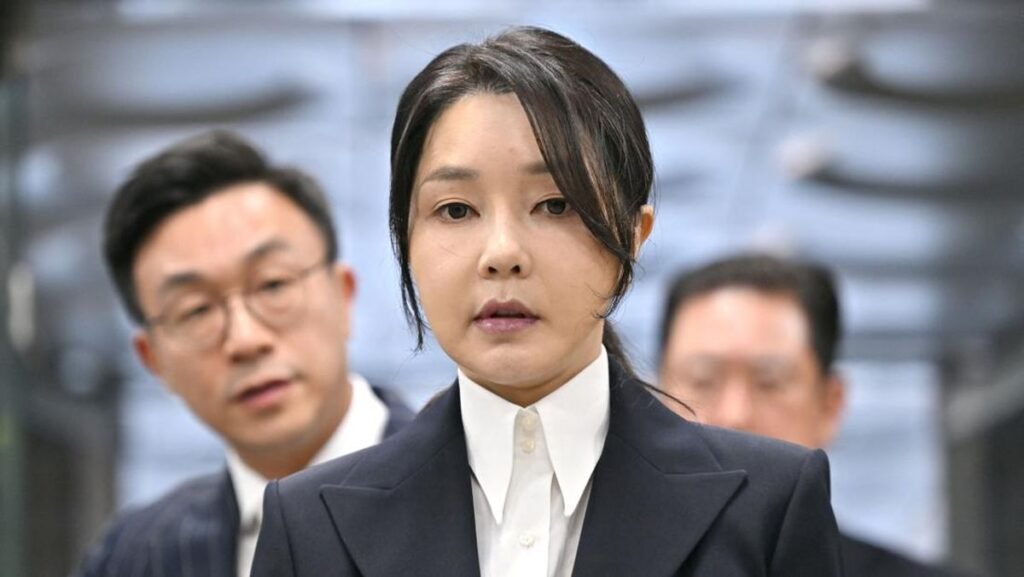 mantan-ibu-negara-korsel-jalani-sidang-surat-perintah-penahanan-1754980434552_169.jpeg