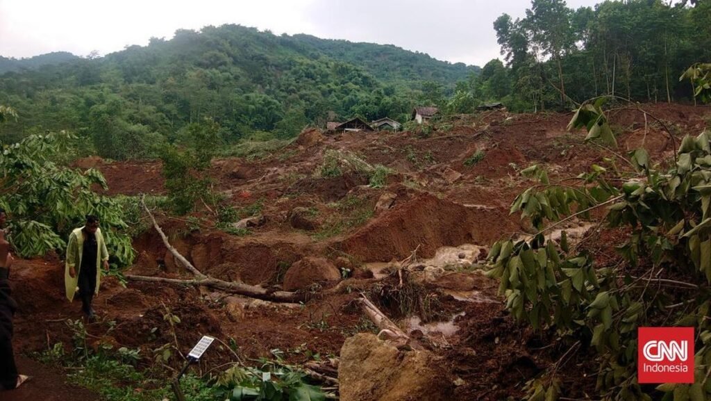 melihat-langsung-bencana-tanah-longsor-di-arjasari-bukit-menjadi-terbelah-1765012196109_169.jpeg