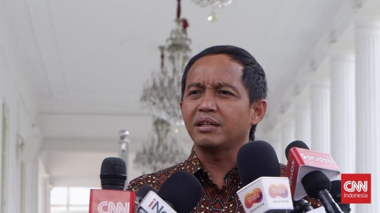 menteri-kehutanan-raja-juli-antoni_169.jpeg