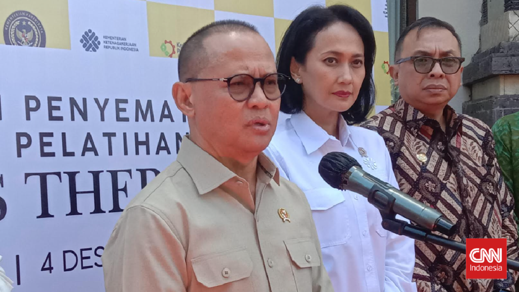 menteri-mukhtarudin-target-700-ribu-pmi-kerja-di-luar-negeri-di-2026-1764833137793_169.png
