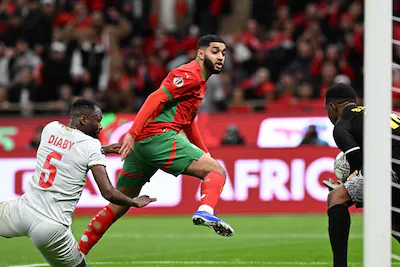 morocco-s-midfielder-11-ismael-saibari-c-has-a-shot-saved-by-mali-s-goalkeeper-16-djigui-diarra-r-du.webp