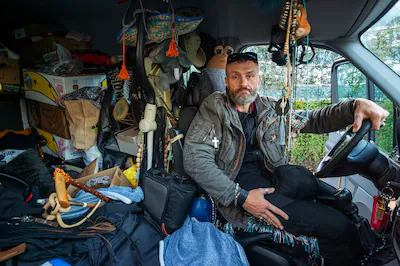 nlbeeld-tt20251218-34792-enschede-maksym-krokhin-is-een-dakloze-oekraa-ner-van-49-die-zijn-busje-twe.webp