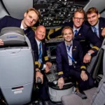 opdrachtnummernl20251114-3097-portret-van-de-pilotenfamilie-van-balen-in-de-klm-hangar-foto-pim-ras.webp