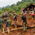 pencarian-korban-longsor-di-arjasari-kabupaten-bandung-1764997646094_169.jpeg