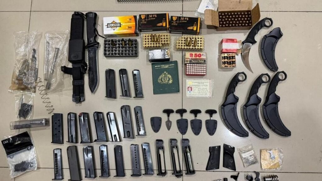 polisi-gerebek-gudang-amunisi-ilegal-di-jakbar-dua-pria-ditangkap-1764651493050_169.jpeg