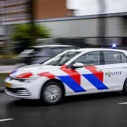 politie-schiet-man-die-met-mes-dreigde-in-been-bij-woninginval-den-haag.jpg
