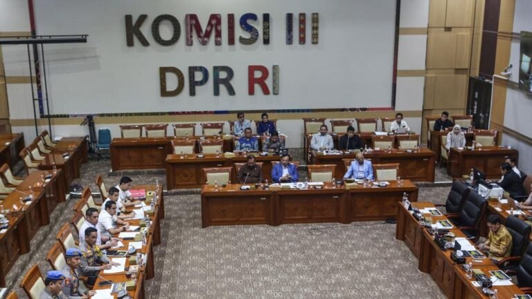 rdp-komisi-iii-dpr-dengan-kapolrestabes-semarang-2_169.jpeg