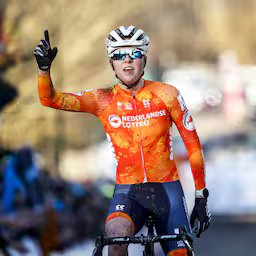 veldritkampioene-fem-van-empel-last-pauze-in-en-vertrekt-bij-visma-lease-a-bike.jpg