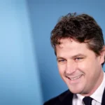 2026-01-27-09-24-09-den-haag-henri-bontenbal-cda-komt-aan-in-het-formatiegebied-voor-een-gesprek-met.webp