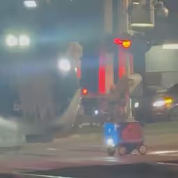 bezorgrobot-verplettert-door-crash-met-trein-in-vs.jpg