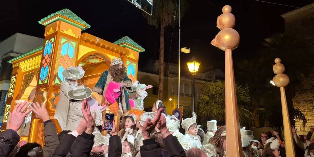 cabalgata-luena-gaspar-U77818775842iLF-1024x512@diario_abc.jpeg