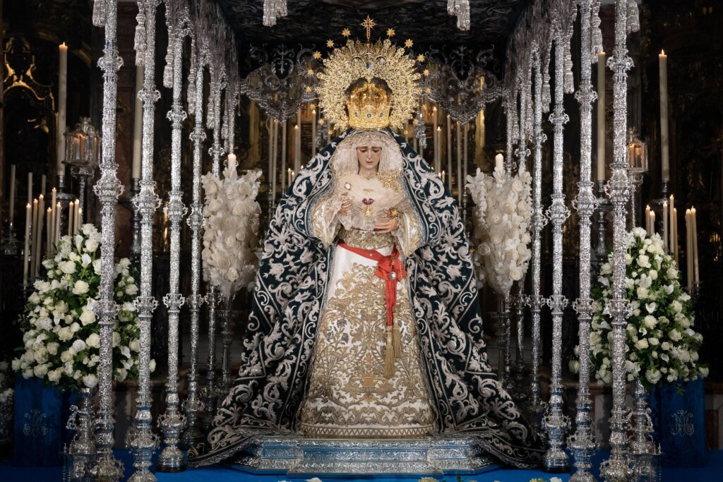candelaria-virgen-altar.jpg