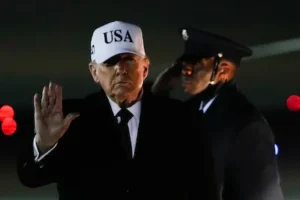 file-president-donald-trump-waves-after-arriving-on-air-force-one-from-florida-jan-11-2026-at-joint.webp