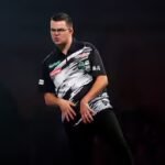 gian-van-veen-grijpt-naast-wereldtitel-darts-na-kansloze-nederlaag-tegen-littler.jpg