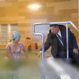 kim-jong-un-keuvelt-tijdens-opening-grootste-spa-noord-korea.jpg