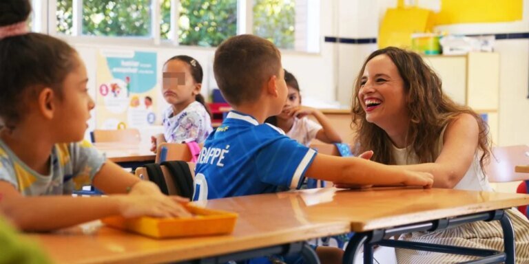 nenes-coles-clase-U04354272643EFU-1024x512@diario_abc.jpg