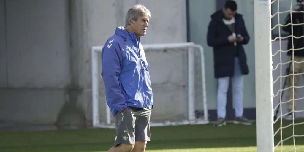 pellegrini-flores-betis-entrenamiento-hoy-U47848685384bys-1024x512@diario_abc.jpeg