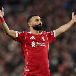 salah-schiet-vrije-trap-hard-raak-voor-liverpool-na-tikje-szoboszlai.jpg