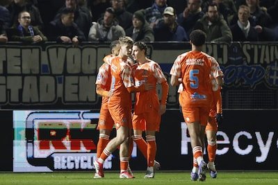 2026-02-07-19-19-01-zwolle-l-r-brandley-kuwas-of-fc-volendam-robin-van-cruijsen-of-fc-volendam-preci.jpeg