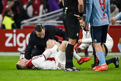 2026-02-14-20-03-45-amsterdam-blessure-bij-oleksandr-zinchenko-of-ajax-tijdens-de-nederlandse-erediv.webp