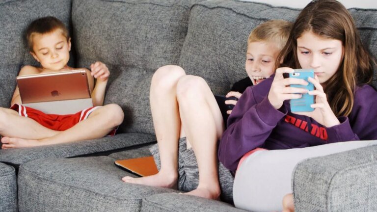 adiccion-movil-ninos.jpeg