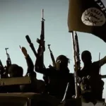 archieffoto-strijders-met-de-vlag-van-islamitische-staat.webp