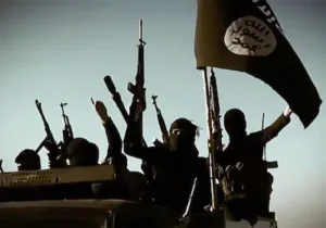 archieffoto-strijders-met-de-vlag-van-islamitische-staat.webp