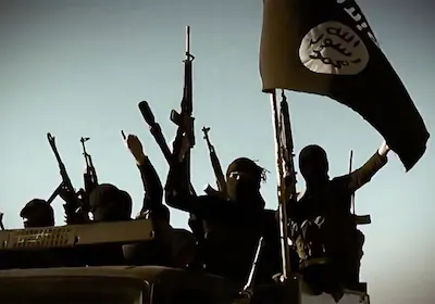 archieffoto-strijders-met-de-vlag-van-islamitische-staat.webp